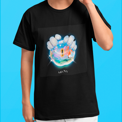 Camiseta Básica Meovv Hands Up Single Cover