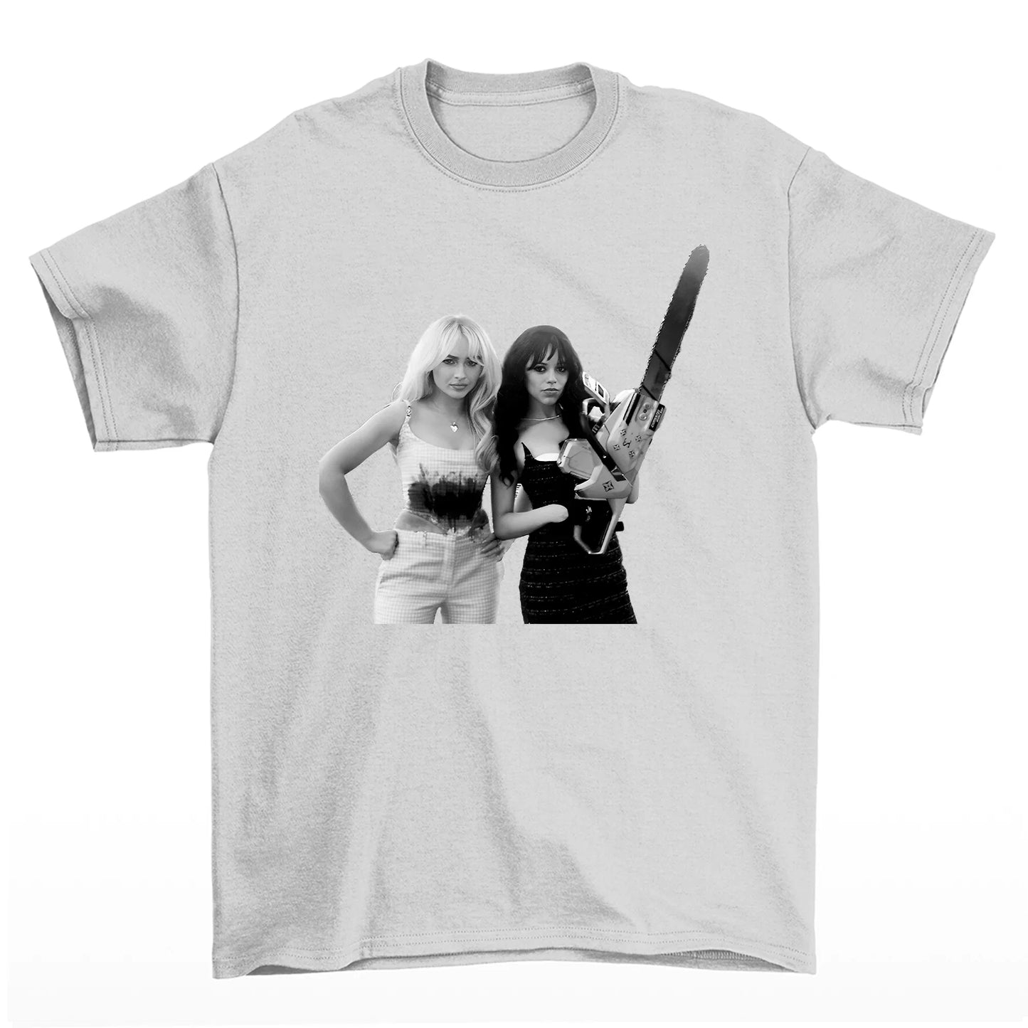 Camiseta Básica Sabrina Carpenter Halloween Cinza