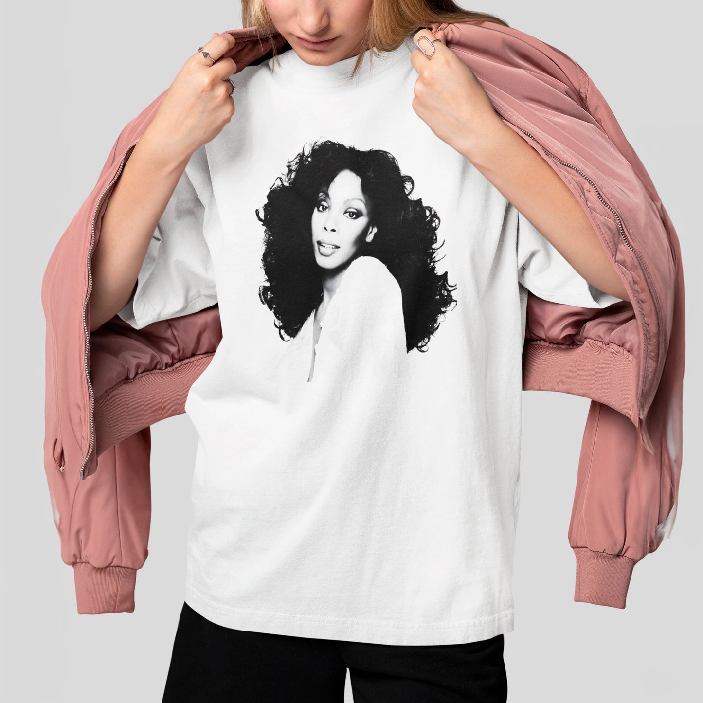 Camiseta Básica Donna Summer Foto Preto e Branco