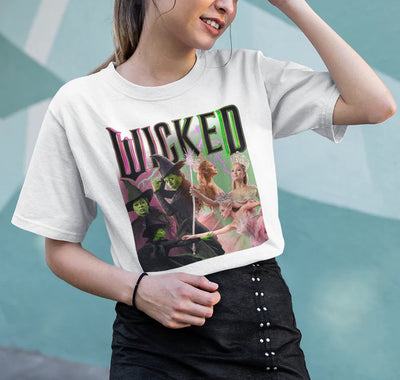 Camiseta Básica Ariana Grande Wicked Movie Collab- branco