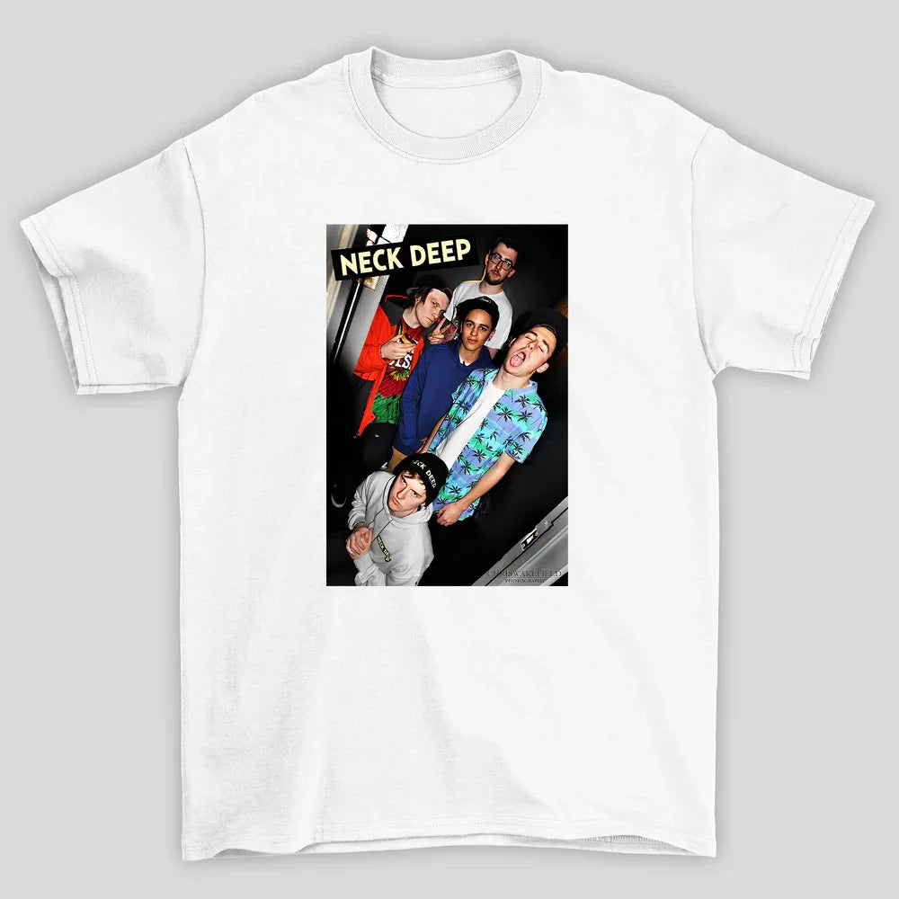 Camiseta Básica Neck Deep Band