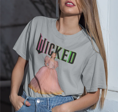Camiseta Básica Ariana Grande Wicked- cinza