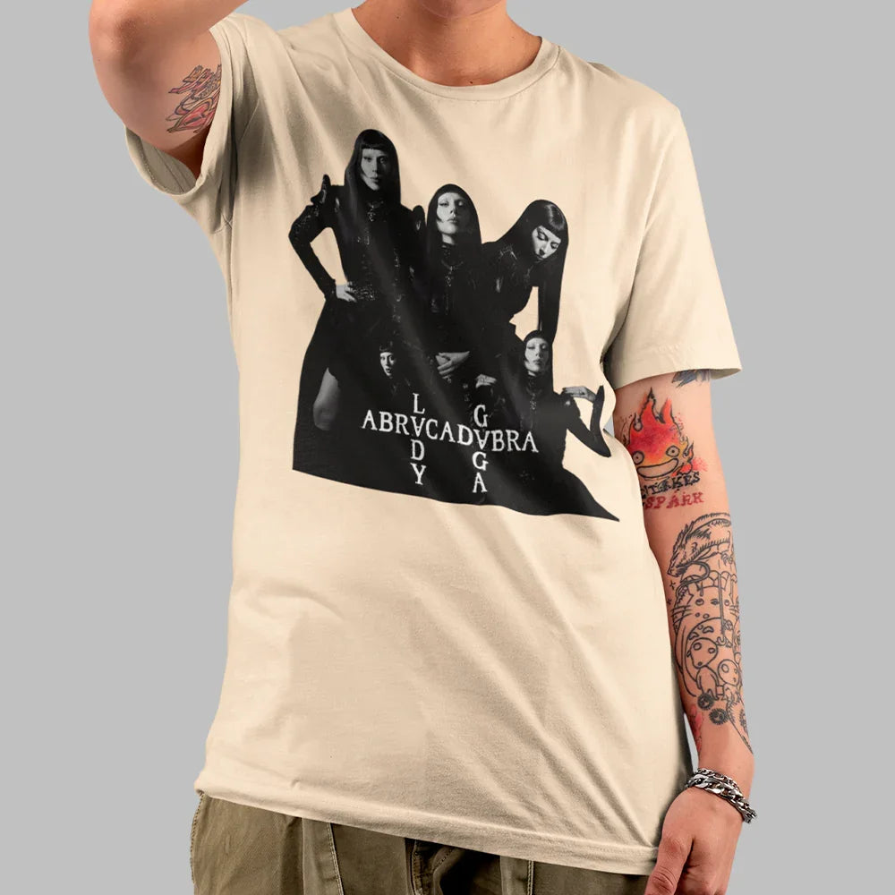 Camiseta Básica Lady Gaga Abacadabra- pérola