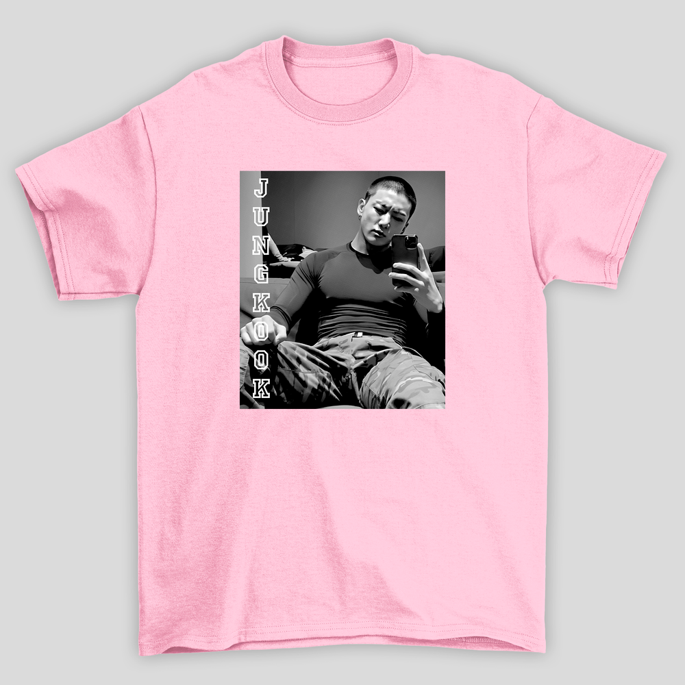 Camiseta Básica Jungkook BTS Photo B&W