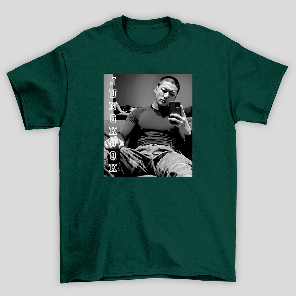 Camiseta Básica Jungkook BTS Photo B&W