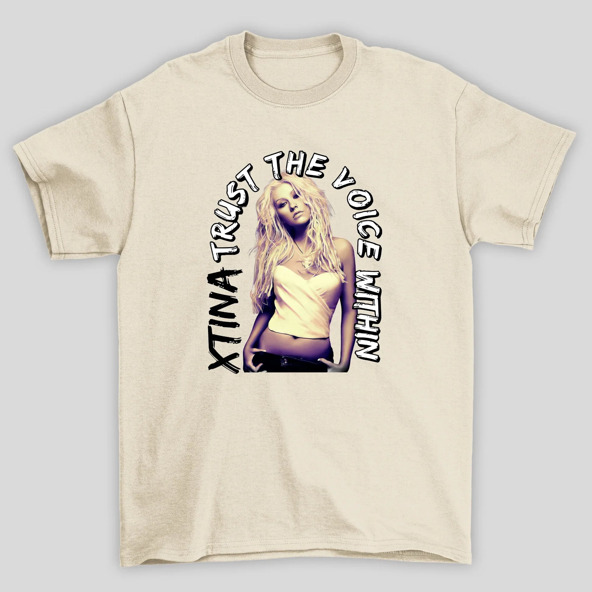 Camiseta Básica Christina Aguilera Trust Pérola