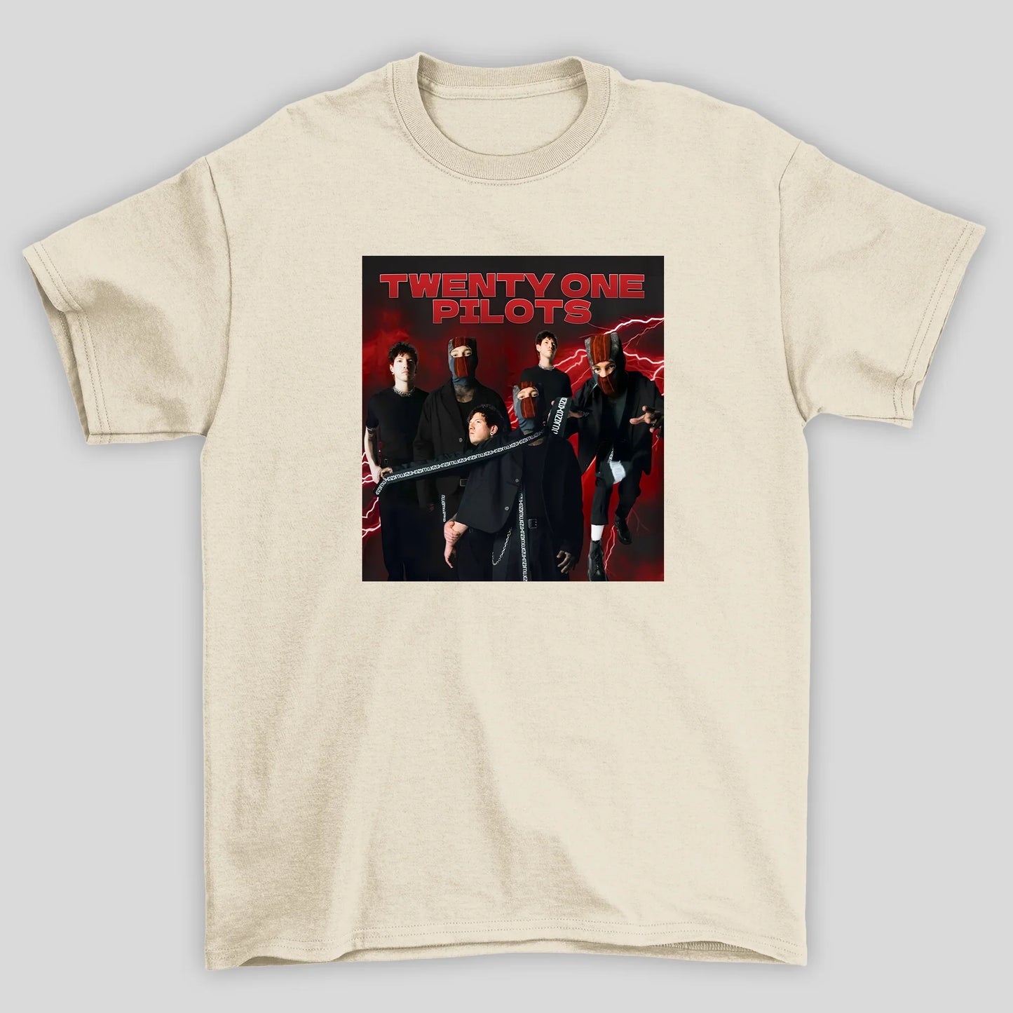Camiseta Básica Twenty One Pilots Group- pérola