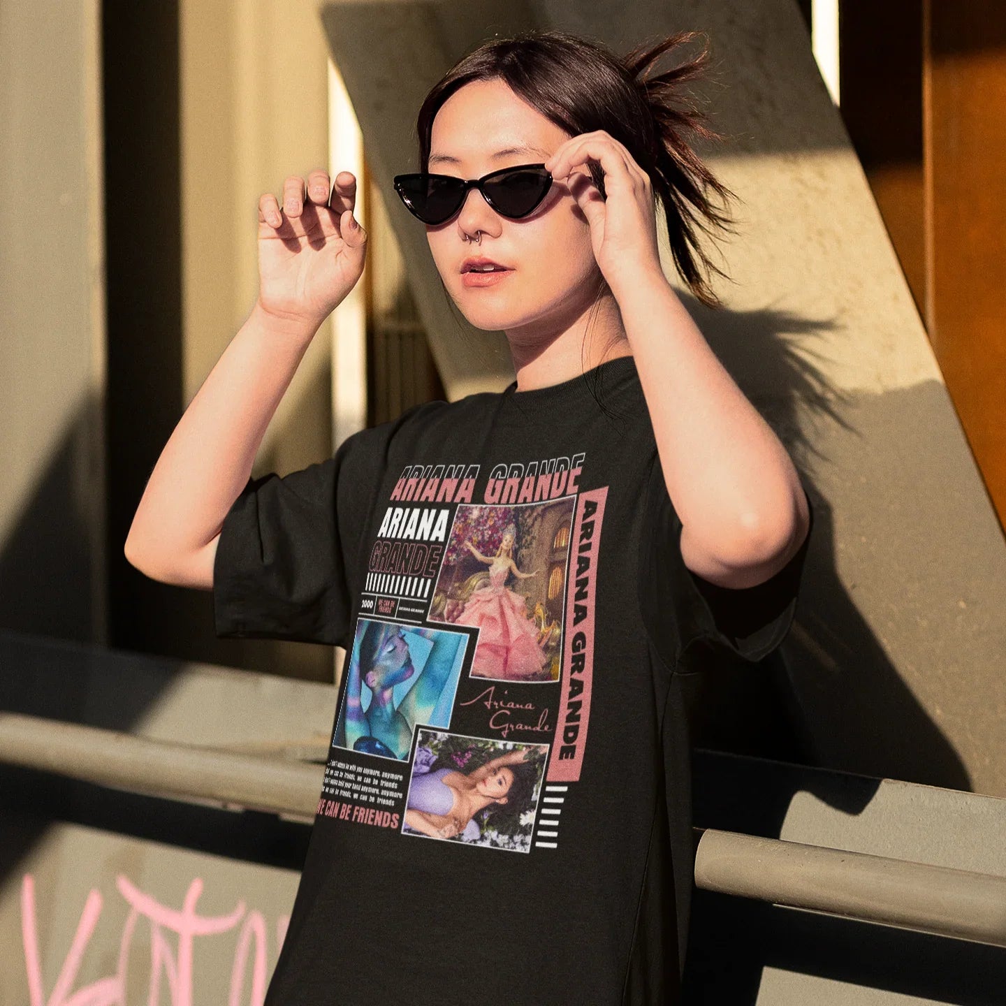 Camiseta Básica Ariana Grande Graphic Design W.C.B.F - Preto