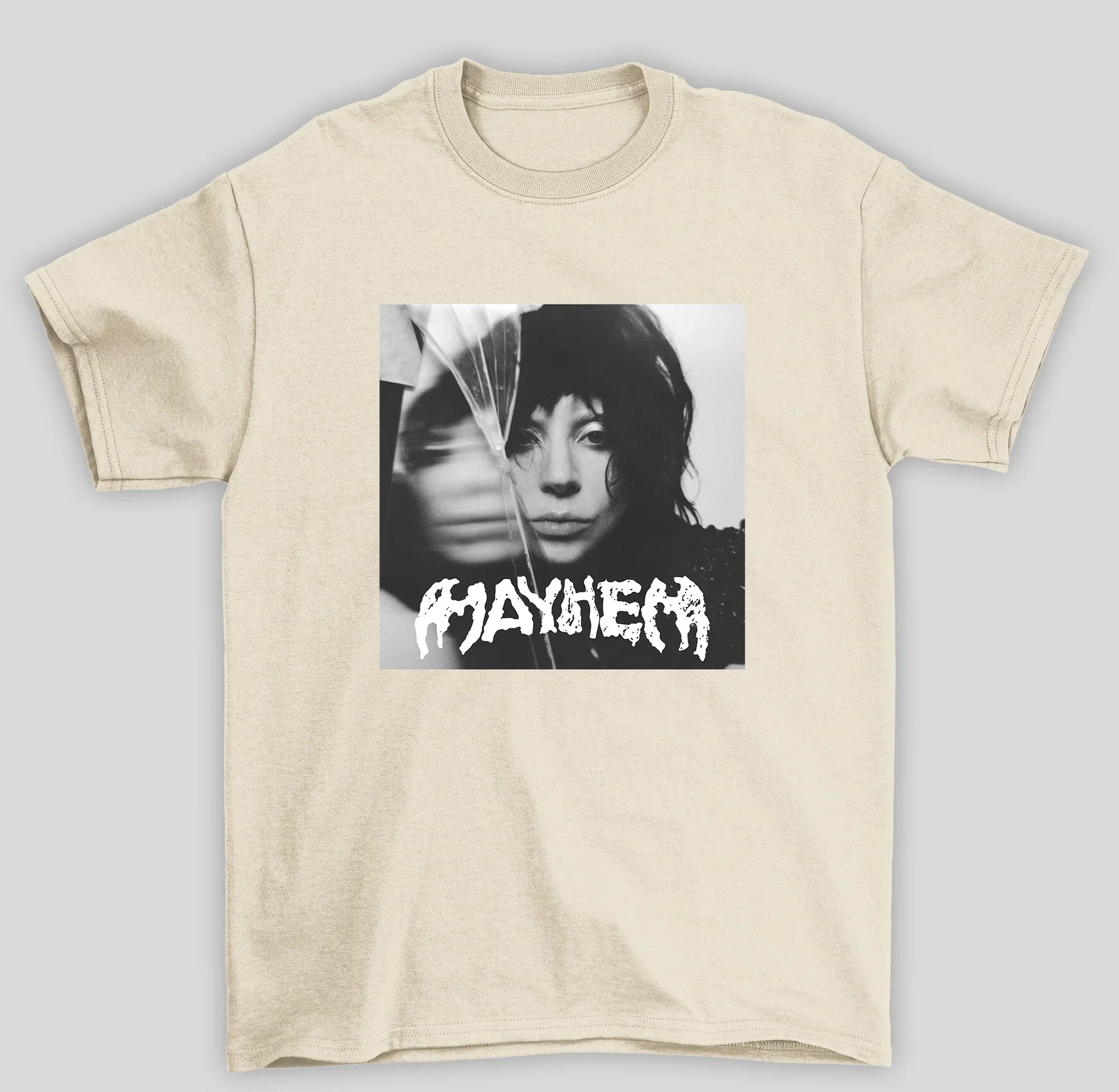 Camiseta Básica Lady Gaga Mayhem Album Cover- pérola