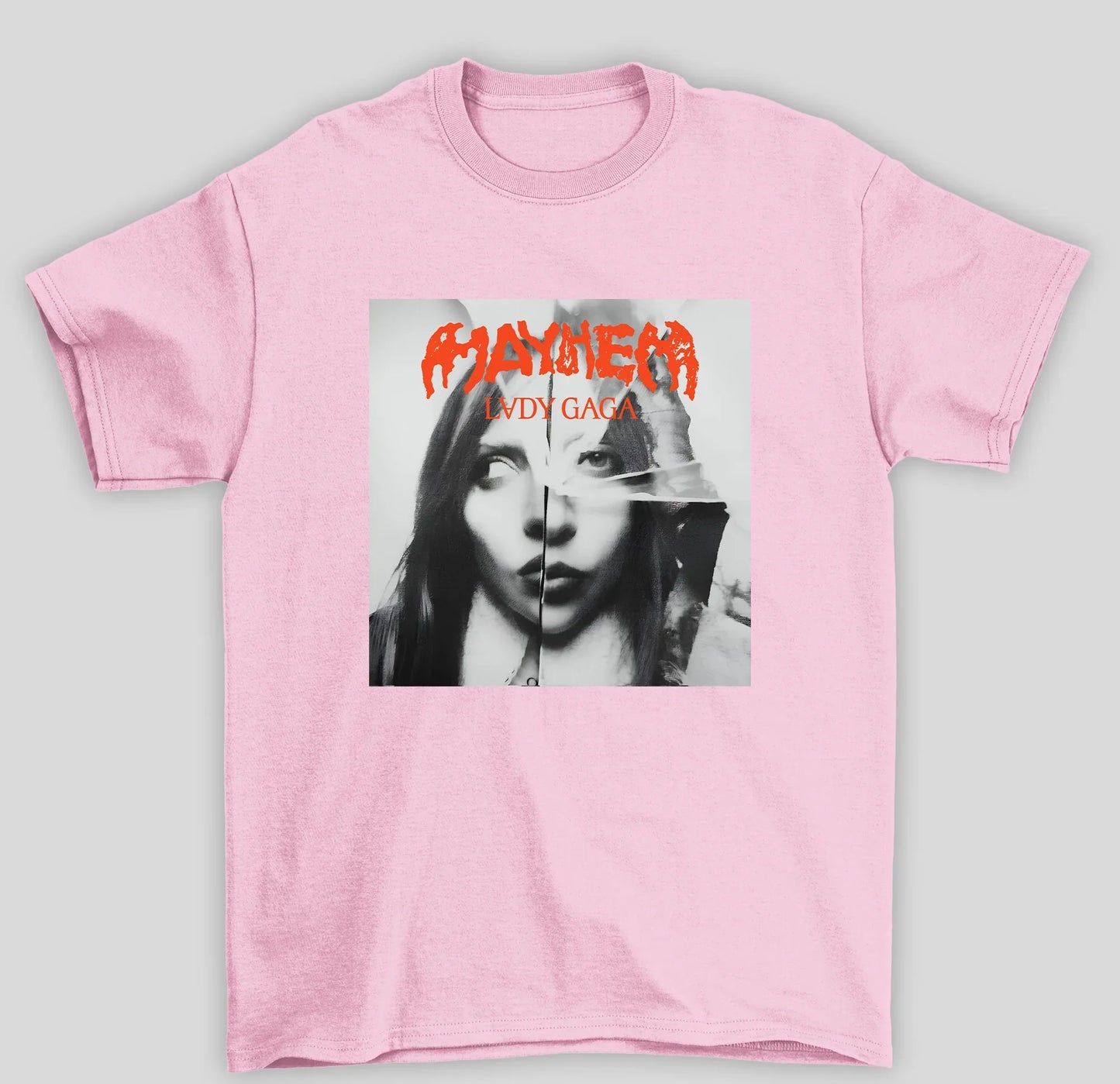 Camiseta Básica Lady Gaga Mayhem Alternative Cover- rosa bebe