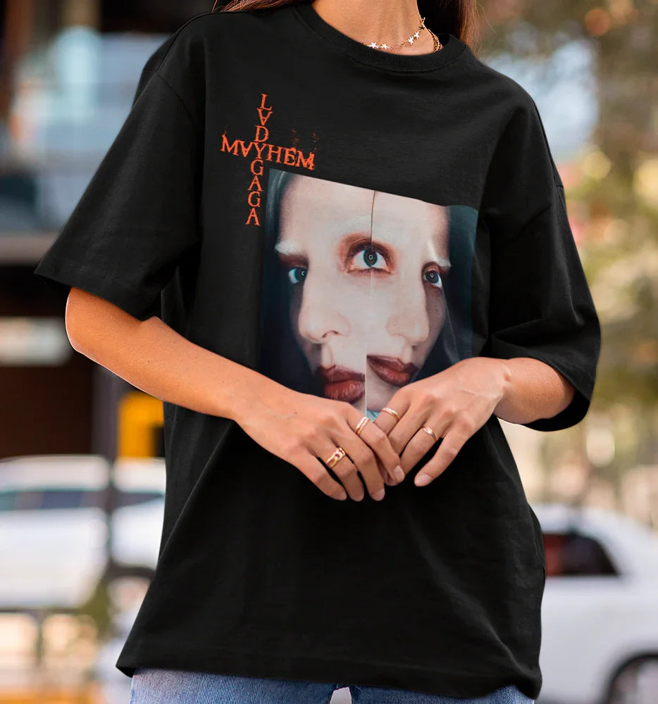 Camiseta Básica Lady Gaga Mayhem Cross- preto