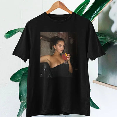 Camiseta Básica Selena Gomez Drink - preto