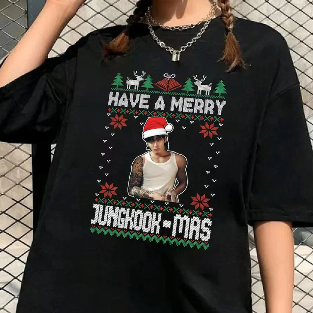 Camiseta Básica Christmas Have a Merry Jungkook-mas-PRETO