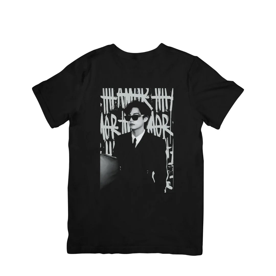 Camiseta Básica BTS Kim Taehyung P&B-PRETO