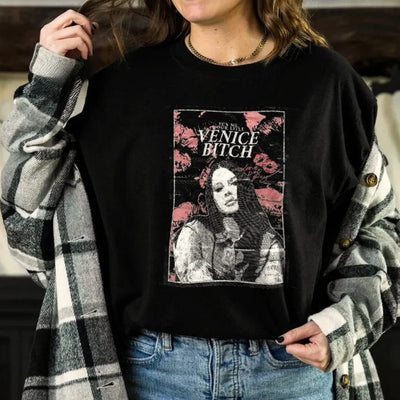 Camiseta Básica Melanie Martinez Venice Bitch