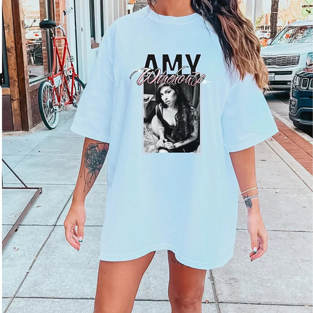 Camiseta Básica com estampa Amy Winehouse Aesthetic - Branco