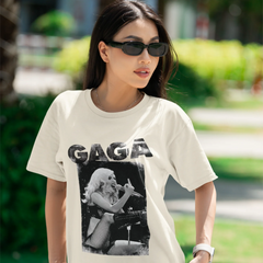 Camiseta Básica Lady Gaga Middle Finger