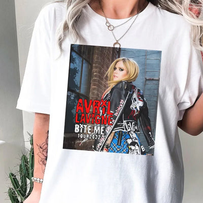Camiseta Básica Avril Lavigne Bite Me