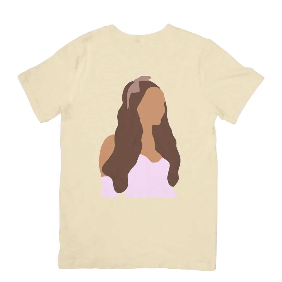 Camiseta Básica Madison Beer Illustrated Pérola