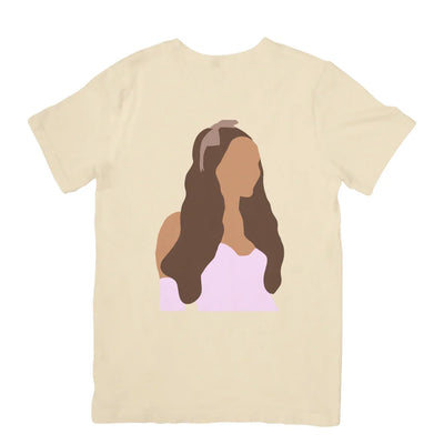 Camiseta Básica Madison Beer Illustrated Pérola