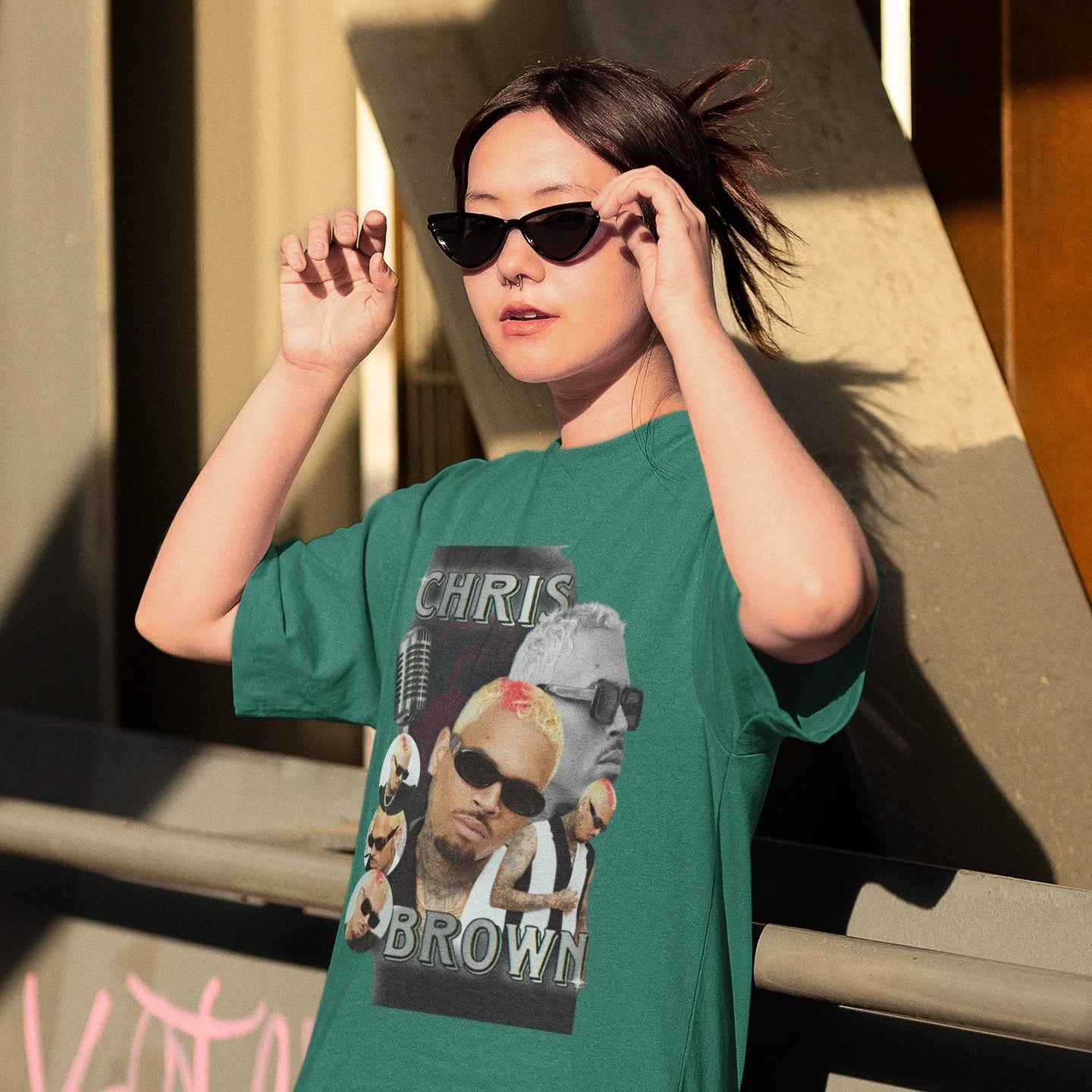 Camiseta Básica Chris Brown Aesthetic Graphic- VERDE