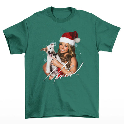 Camiseta Básica Christmas Mariah Carey With A Dog- VERDE