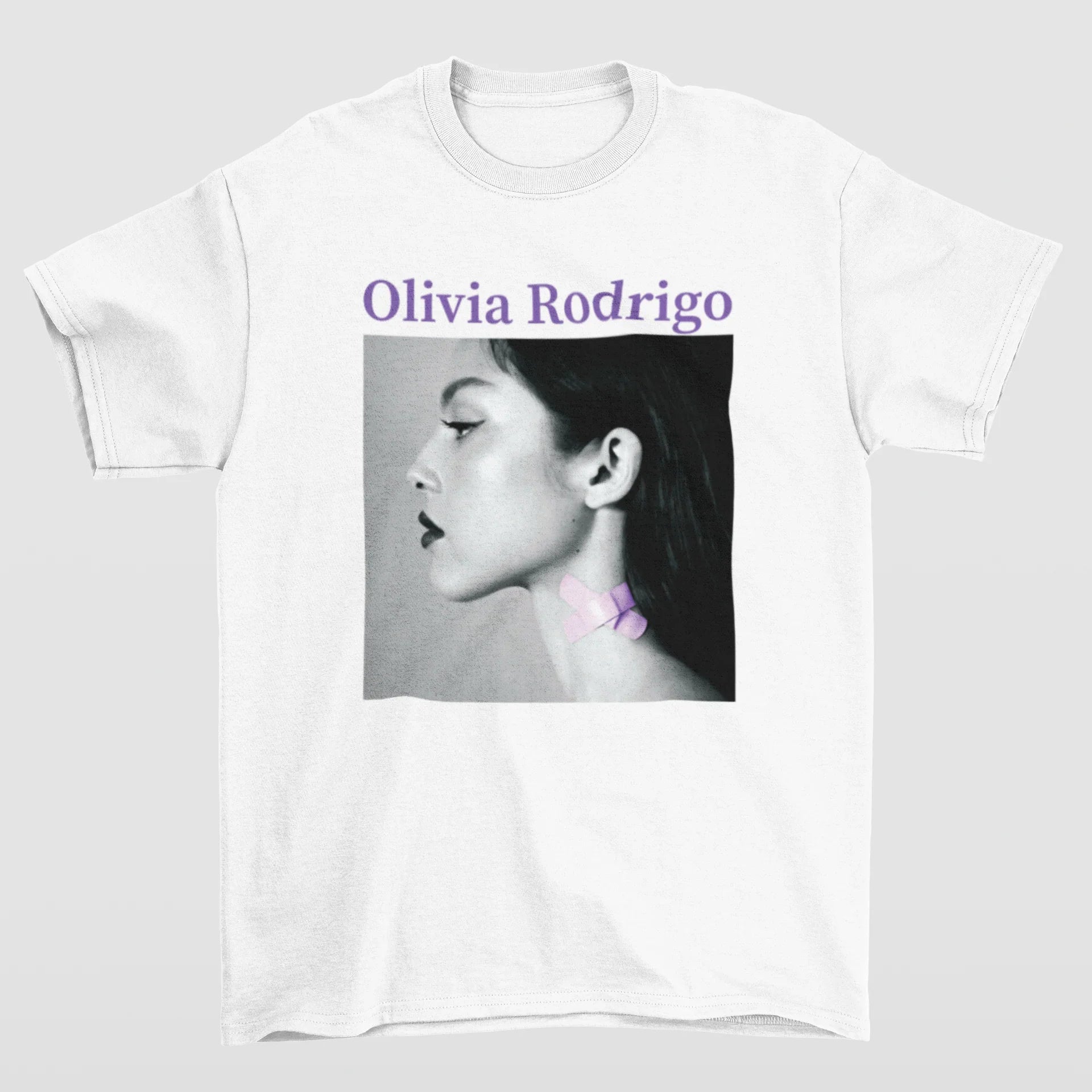 Camiseta Básica Face Olivia Rodrigo- branco