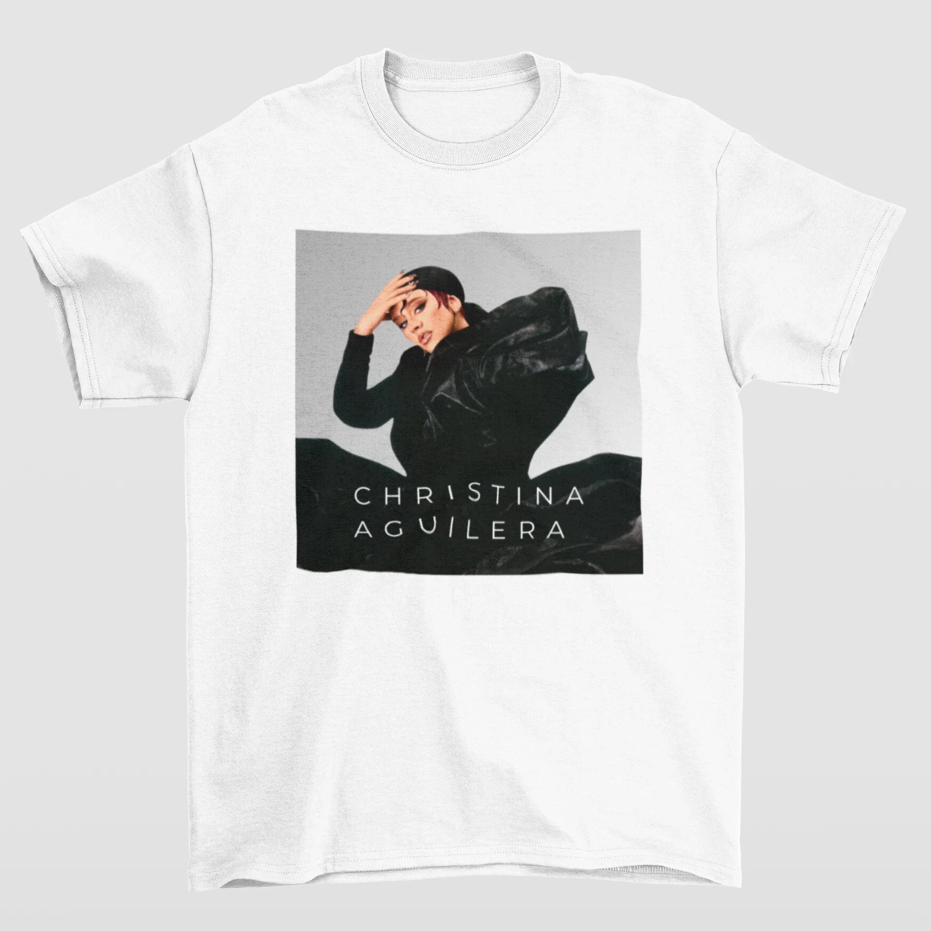 Camiseta Básica Christina Aguilera Dark Clothes- branco