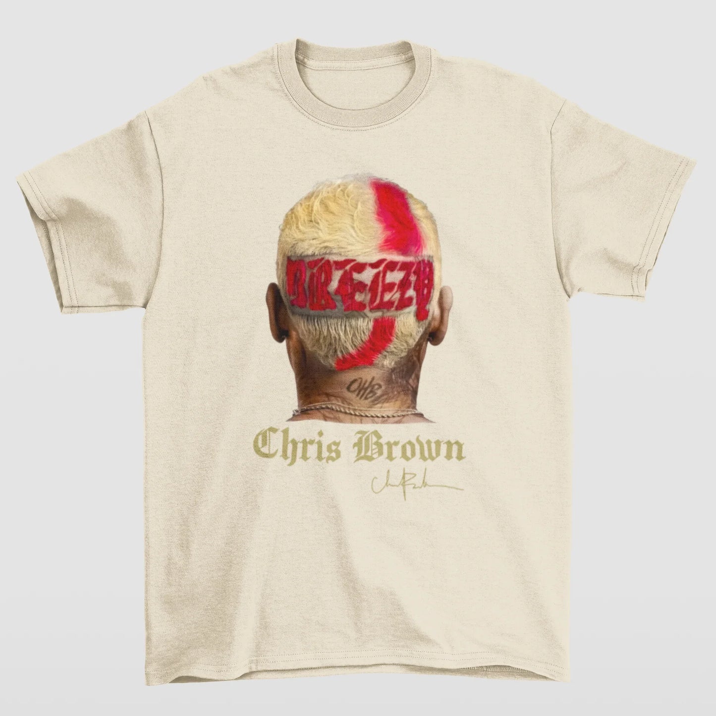 Camiseta Básica Chris Brown Breezy Hair Graphic- pérola