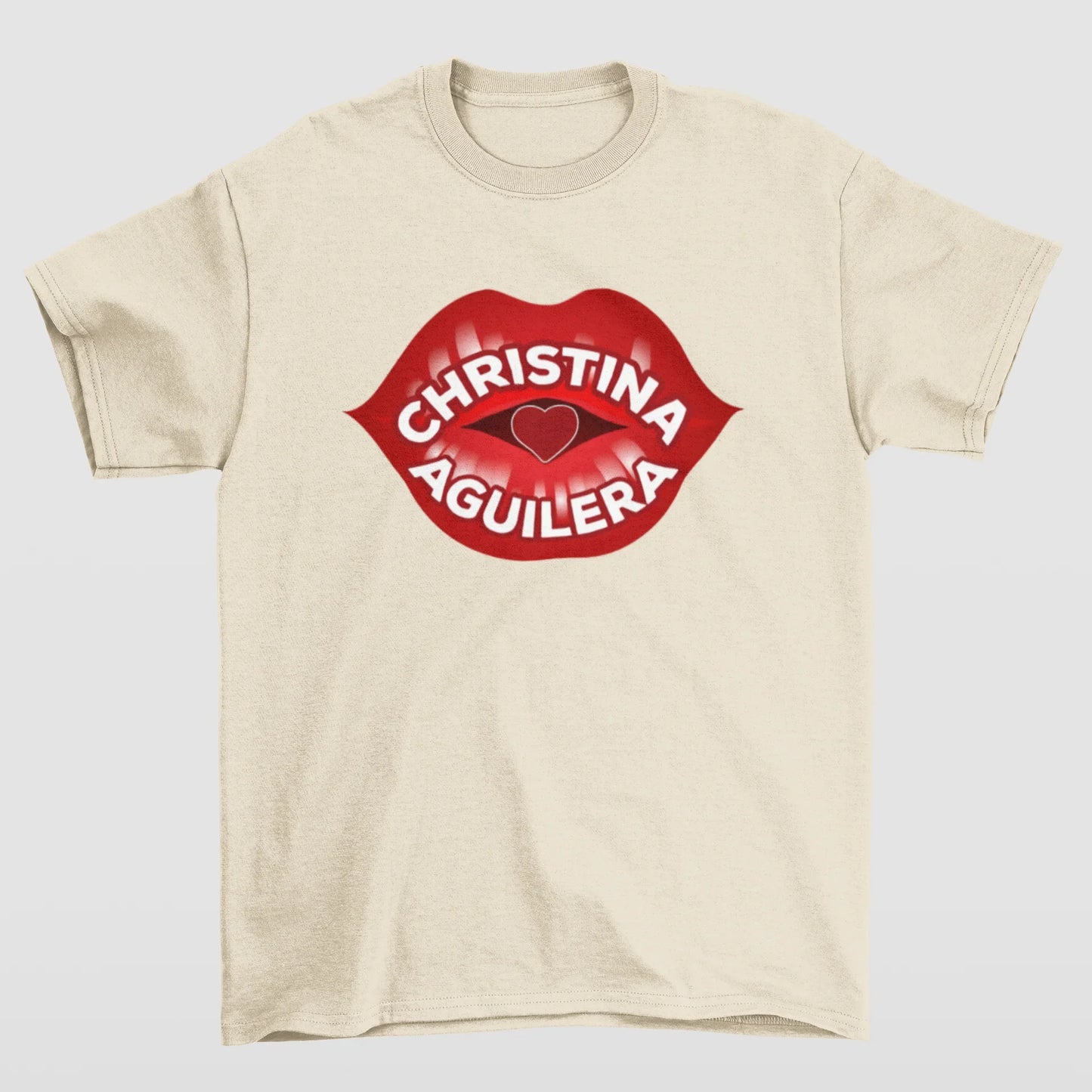 Camiseta Básica Christina Aguilera Kiss- pérola