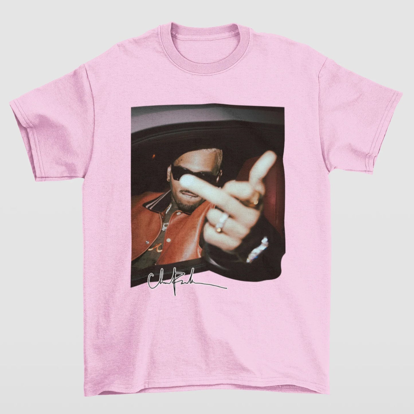 Camiseta Básica Chris Brown 11:11 Graphic- rosa bebe