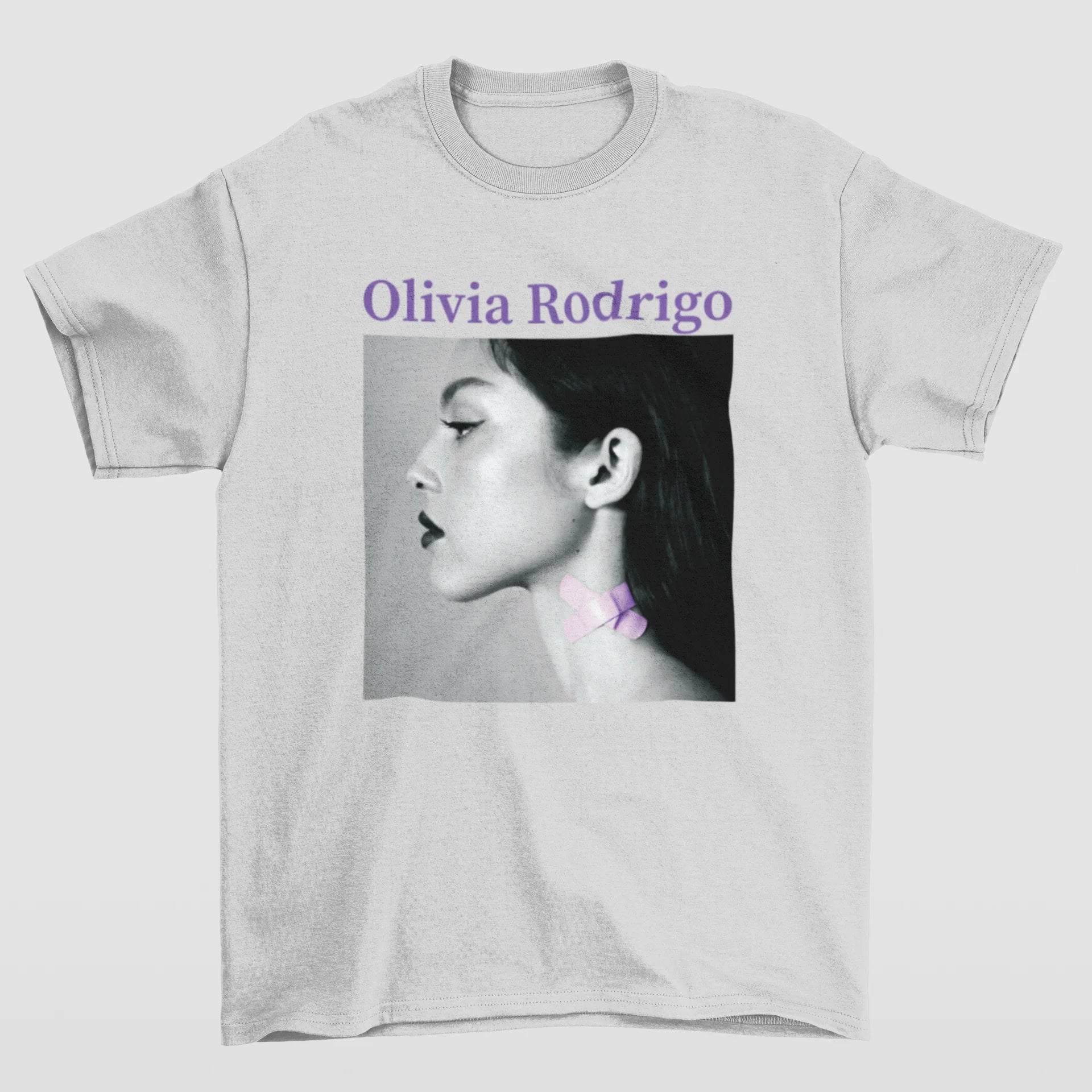 Camiseta Básica Face Olivia Rodrigo- cinza