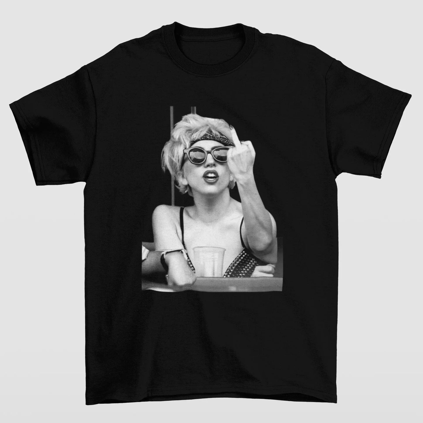 Camiseta Básica Lady Gaga Summer Days