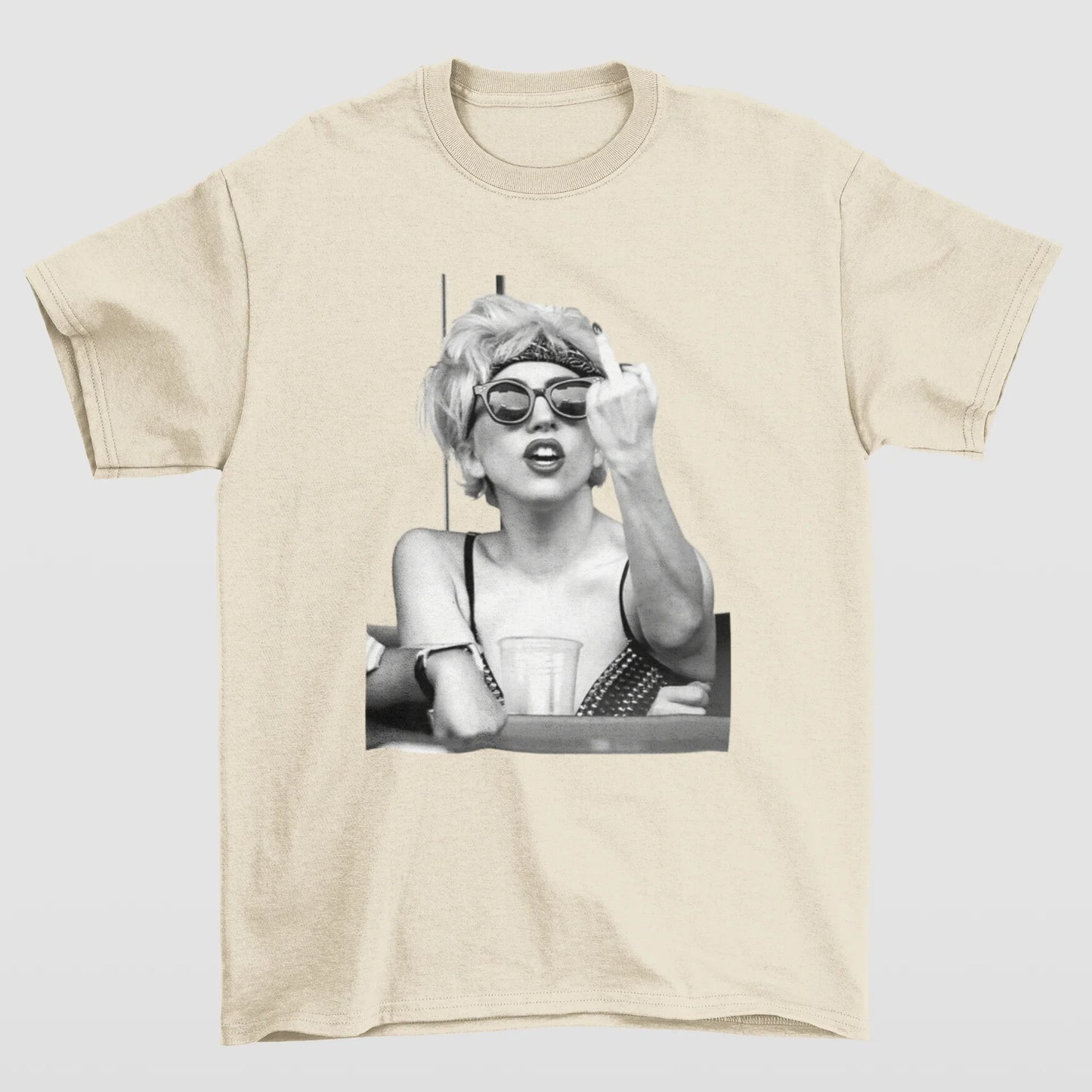 Camiseta Básica Lady Gaga Summer Days