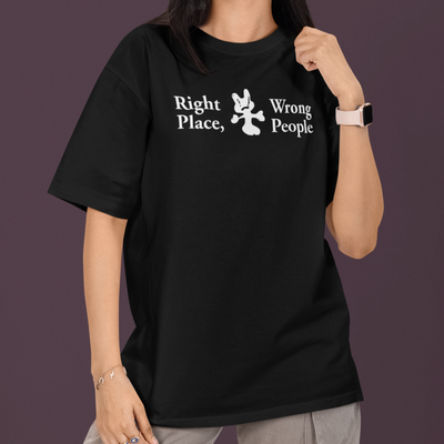 Camiseta Básica BTS Right People, Wrong Place