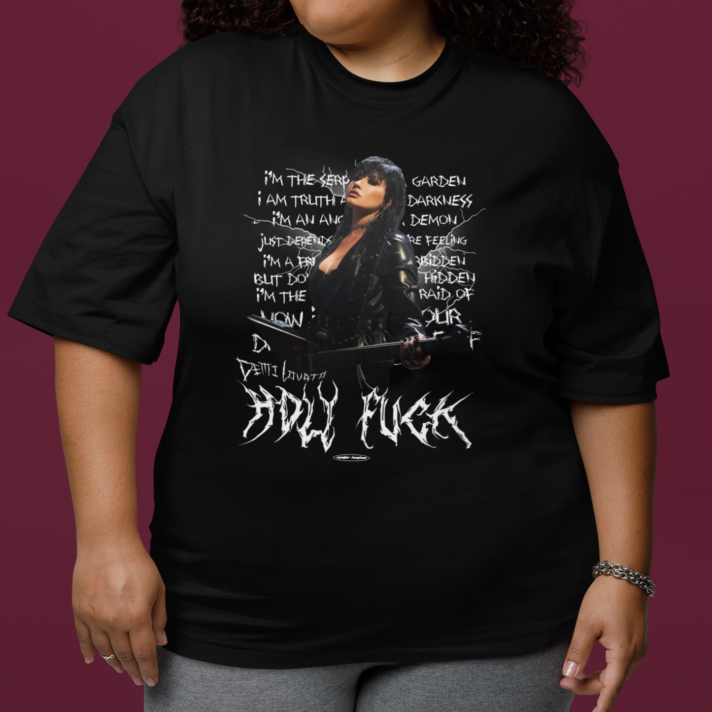 Camiseta Básica Demi Lovato Holy Fuck Metal