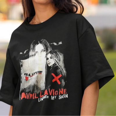 Camiseta Básica Avril Lavigne Under My Skin