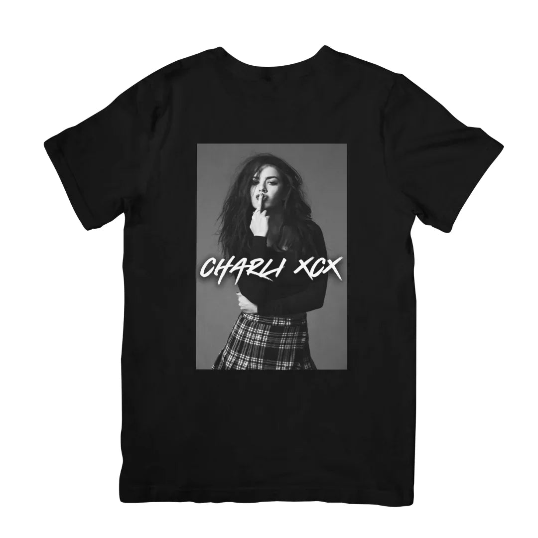 Camiseta Básica Charli XCX P&B Preto