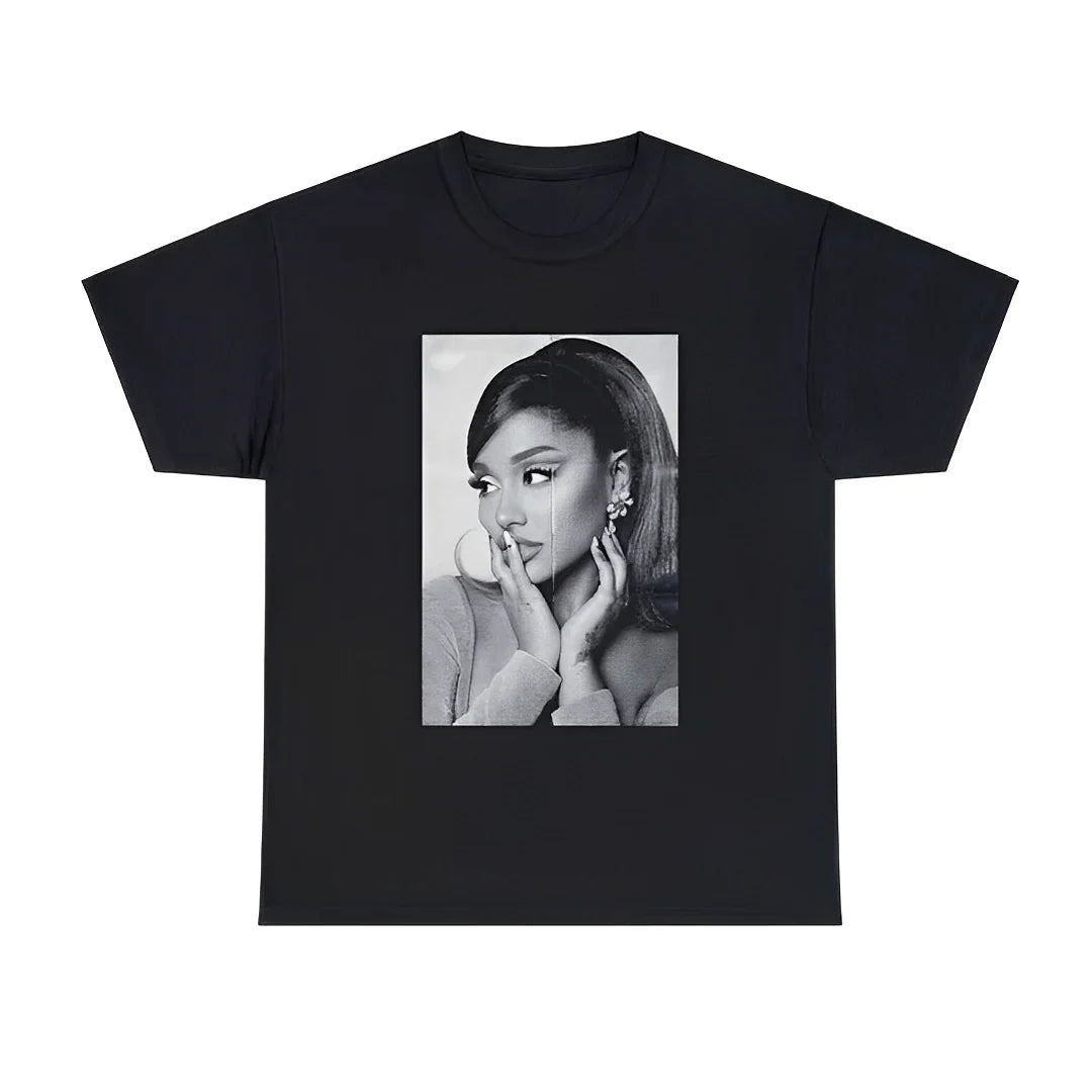 Camiseta Básica Ariana Grande P&B - Preto