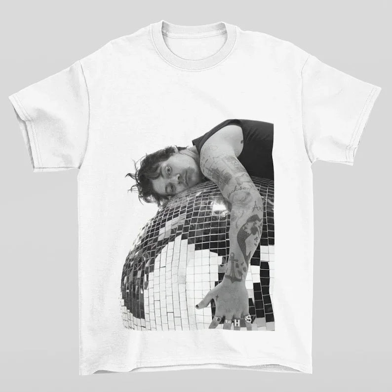 Camiseta Básica Harry Styles Photoshoot - Branco