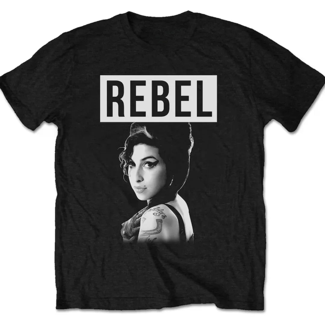 Camiseta Básica Amy Winehouse Rebel - Preto