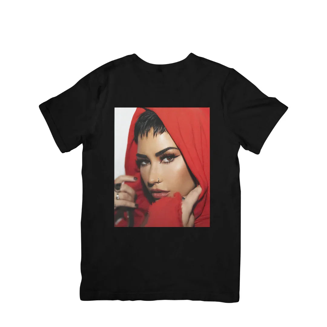 Camiseta Básica Demi Lovato Red Photo Preto