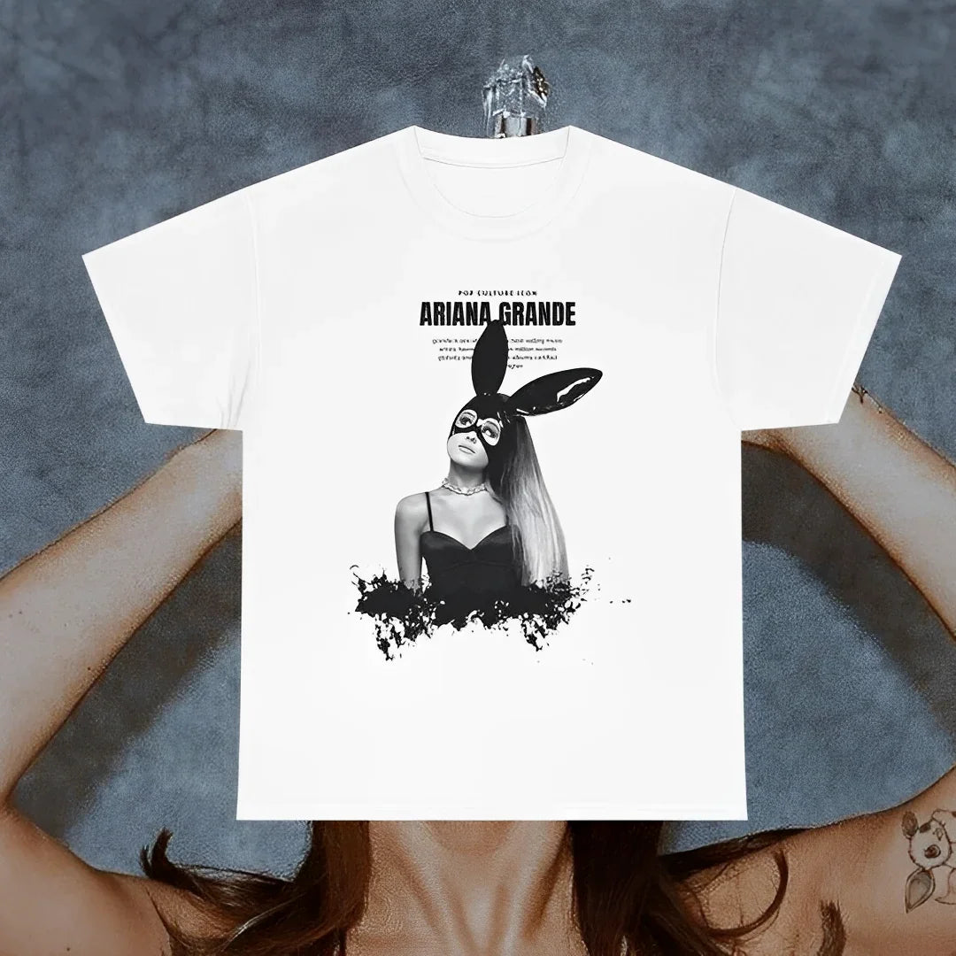 Camiseta Básica Ariana Grande Retro Culture - Branco
