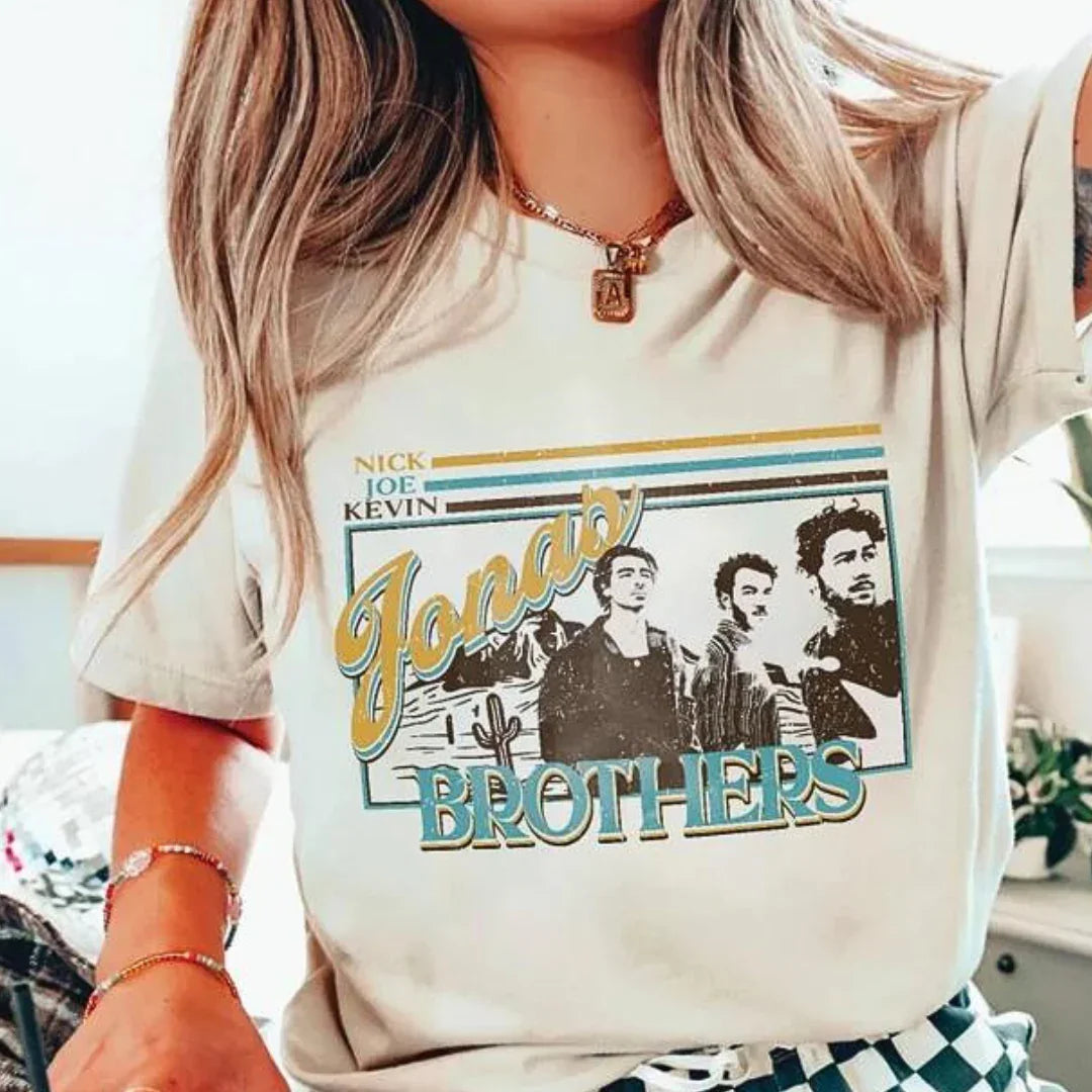 Camiseta Básica Jonas Brothers Retro Mood Pérola