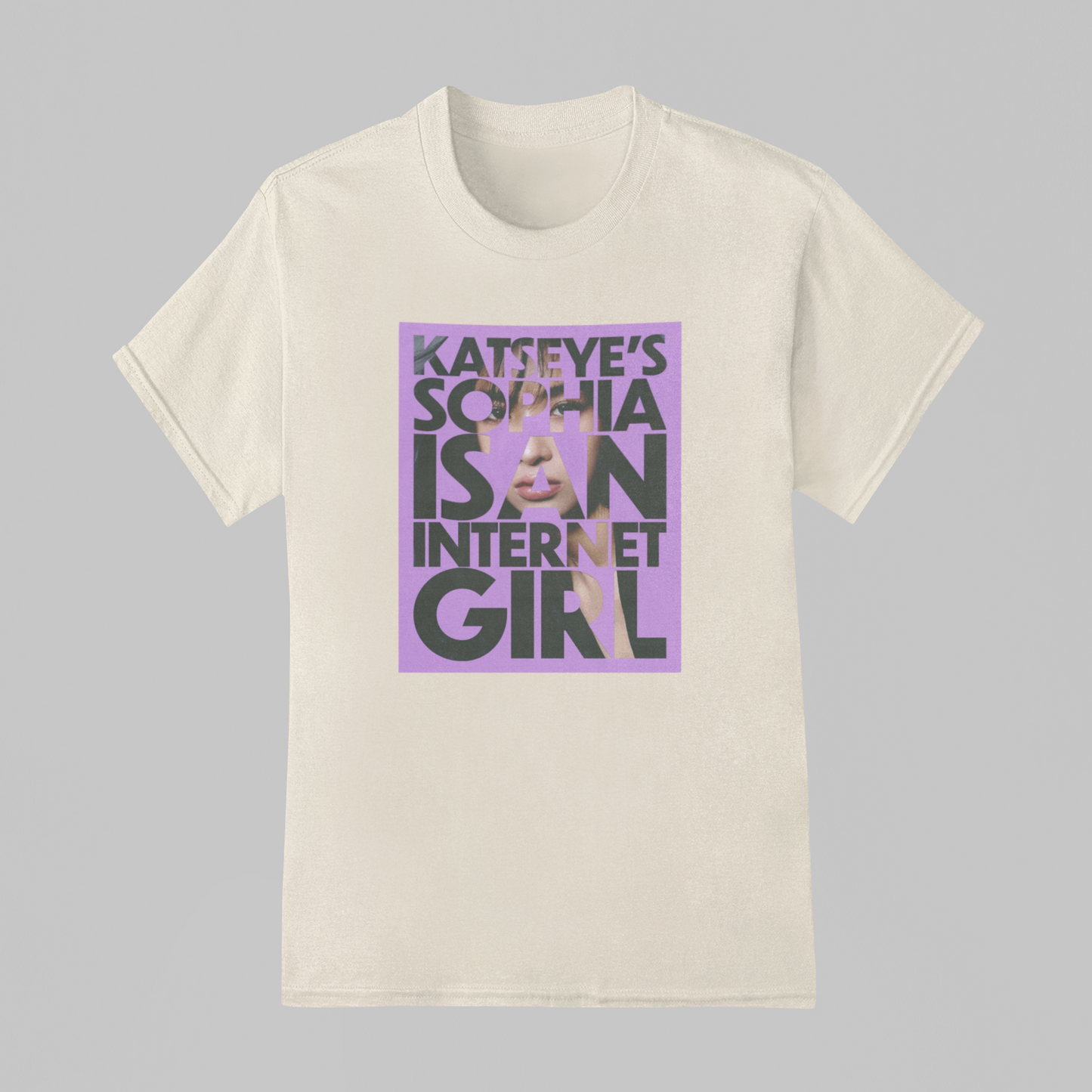 Camiseta Básica Katseye Sophia Internet Girl