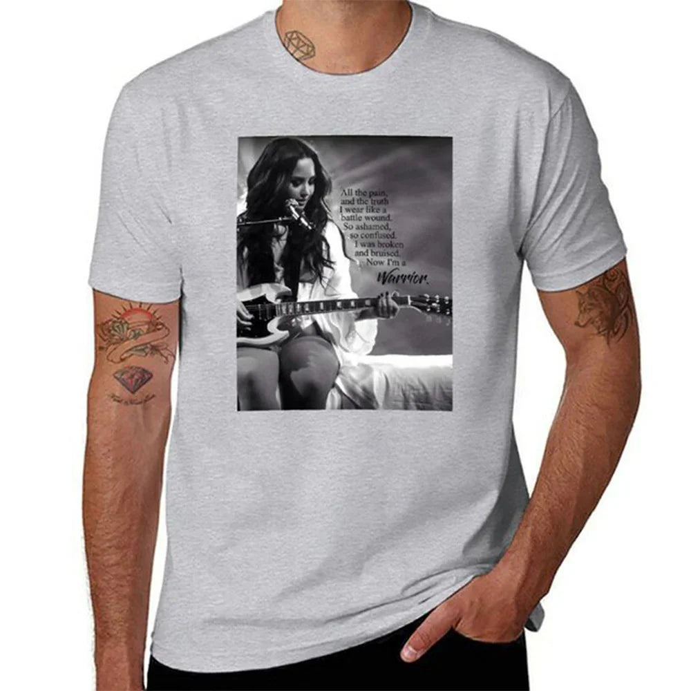 Camiseta Básica Demi Lovato Warrior Cinza