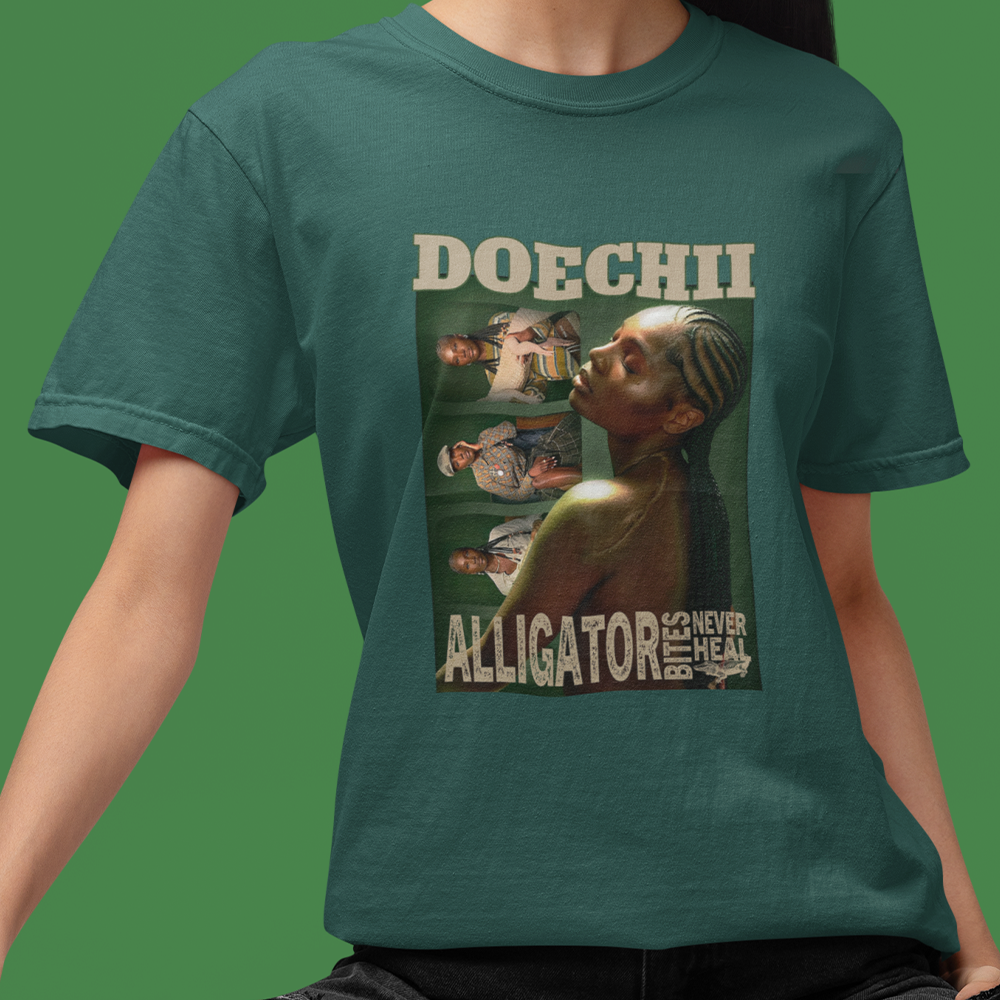 Camiseta Básica Doechii Alligator Bites Never Heal- verde