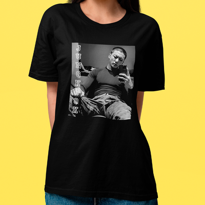 Camiseta Básica Jungkook BTS Photo B&W