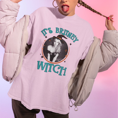 Camiseta Básica Halloween It's Britney Witch