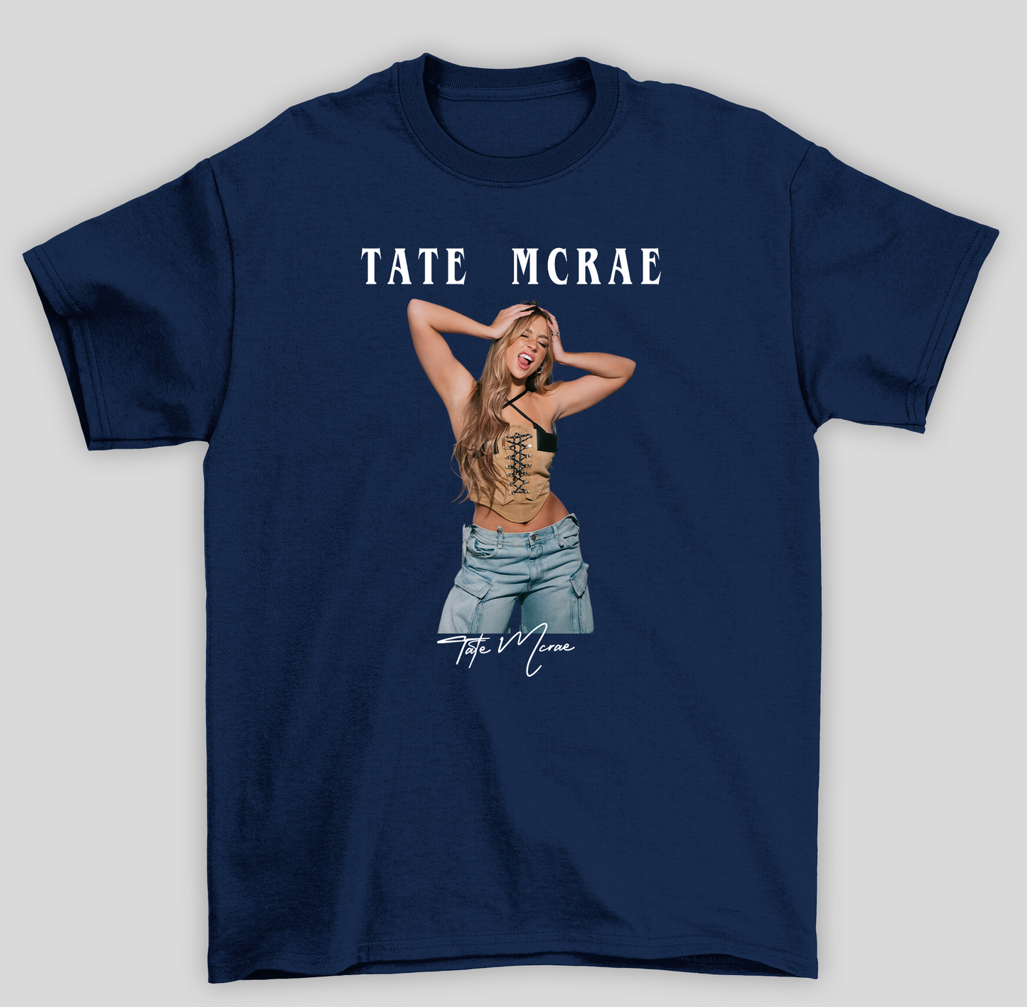 Camiseta Básica Tate McRae Pose Photo- azul-marinho